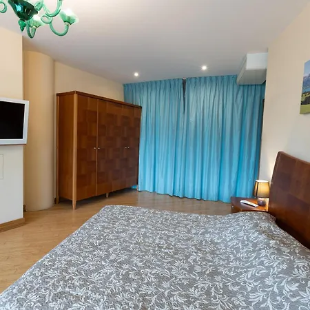 Royal Penthouse Whith Free Parking 아파트 리가
