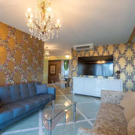 Royal Penthouse Whith Free Parking * 리가
