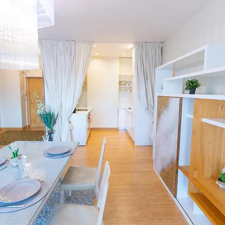 아파트 Royal Penthouse Whith Free Parking 리가